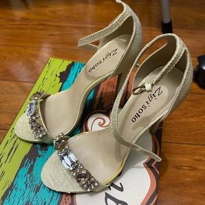 Gold Zigi Sogo Sparkly Heels size 6